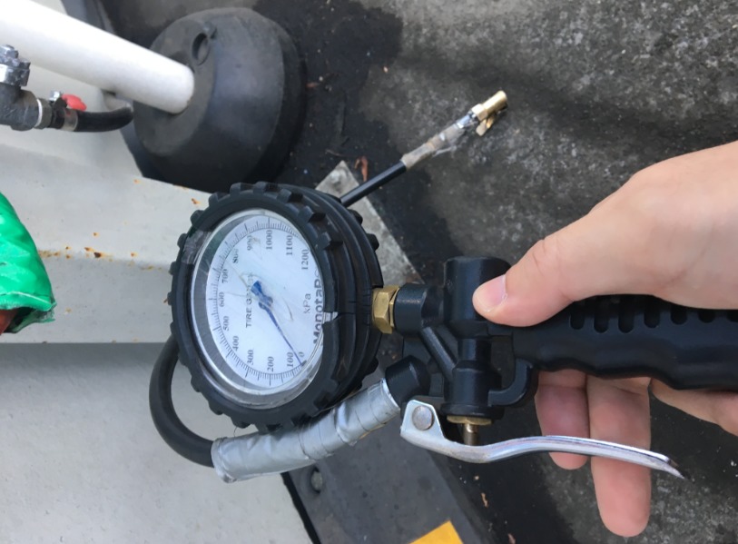 空気圧はどこで入れられる 無料で簡単にできる方法 セルフガソリンスタンドでのやり方